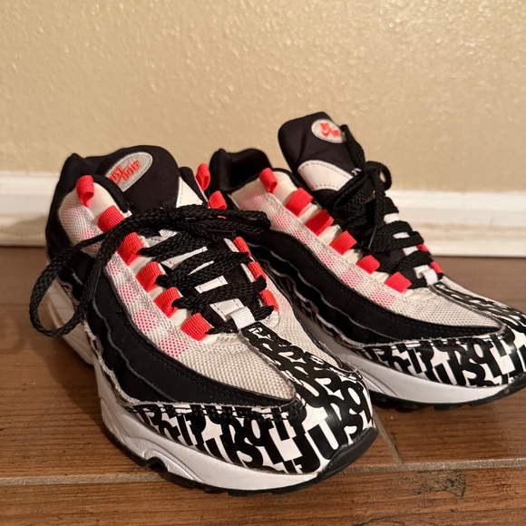 🔥 Nike Air Max 95 "Just Do It" Limited Edition – Size 7Y 🔥 - Picture 3 of 7